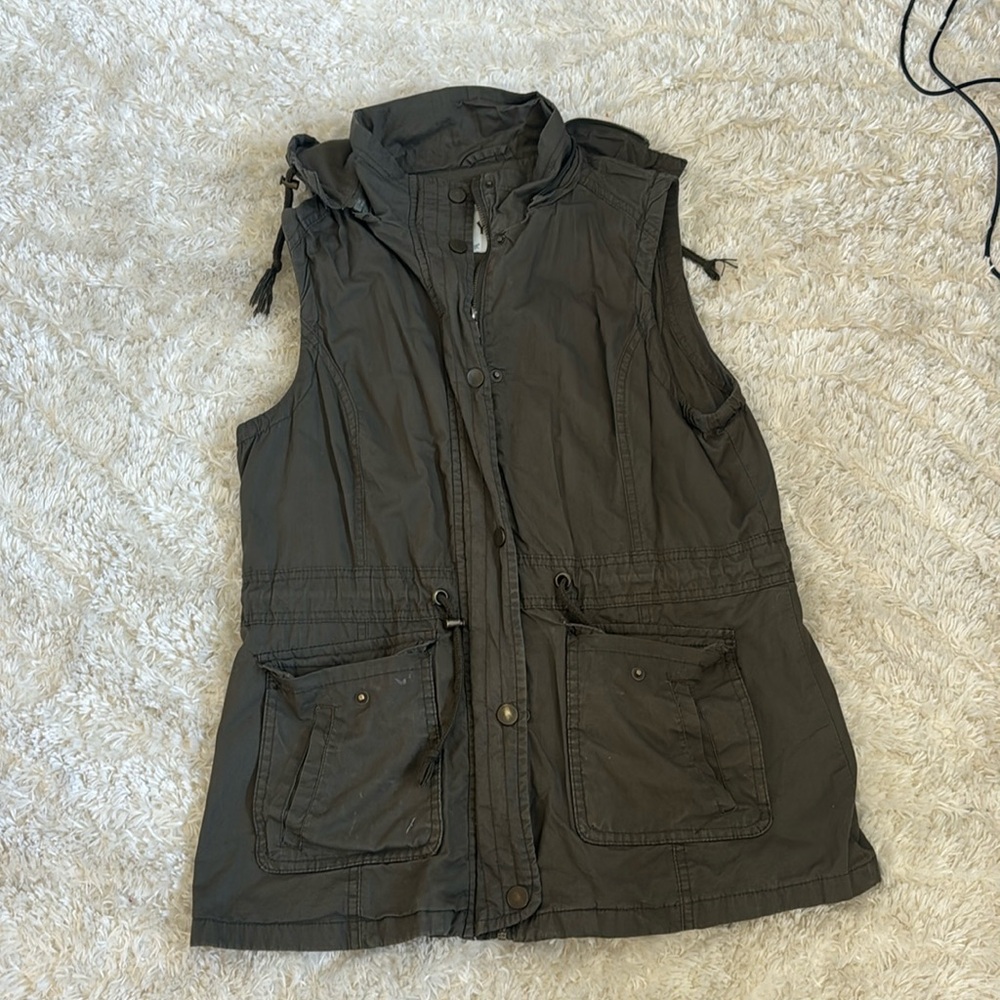 YMI Green vest with removable hood